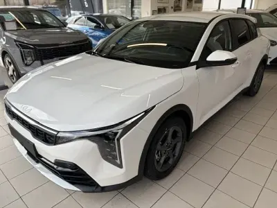 Neu Kia K4 150 PS (110 kW) 2026 Weiß