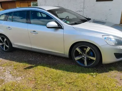 Gebraucht Volvo V60 R-Design 163 PS (119 kW) 2011 Silber Kombi