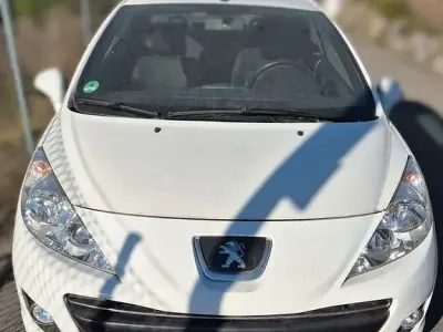 Gebraucht Peugeot 207 CC Platinum 120 PS (88 kW) 2012 Weiß Cabrio