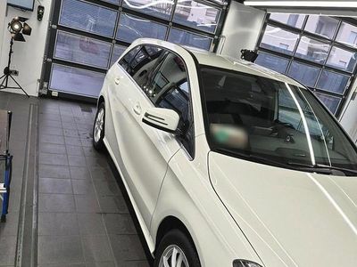 Gebraucht Mercedes B180 122 PS (89 kW) 2013 Weiß Van / Kleinbus