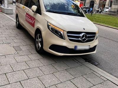 Gebraucht Mercedes V220 163 PS (119 kW) 2019 Gelb Van / Kleinbus