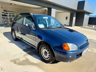 Gebraucht Toyota Starlet 75 PS (55 kW) 1996 Blau Kleinwagen