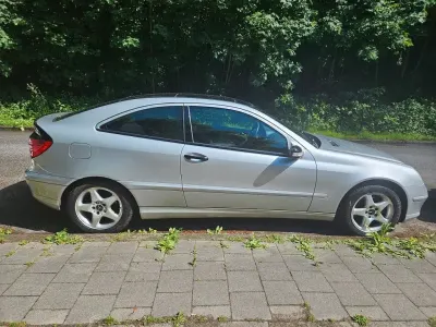 Gebraucht Mercedes C180 129 PS (94 kW) 2002 Silber Coupé