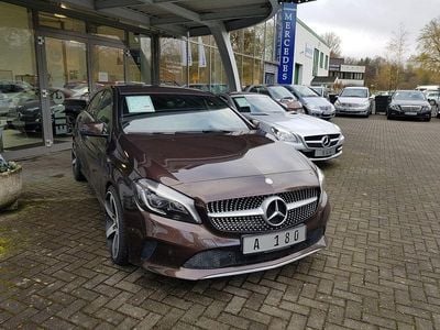 Gebraucht Mercedes A180 Urban 122 PS (89 kW) 2016 Braun Limousine