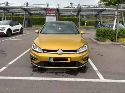 Gebraucht VW Golf VII 110 PS (80 kW) 2018 Gold Kleinwagen