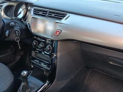 Gebraucht Citroën C3 Attraction 68 PS (50 kW) 2016 Weiß Kleinwagen