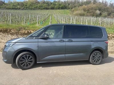 Gebraucht VW Multivan Life 150 PS (110 kW) 2024 Grau Van