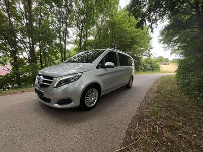 Mercedes V220