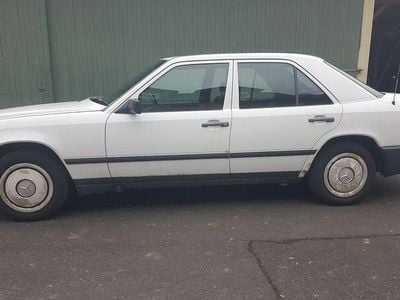 Weiß Gebraucht 1986 Mercedes 200 Limousine | 3.000 €