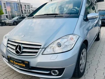 Gebraucht Mercedes A180 116 PS (85 kW) 2010 Blau