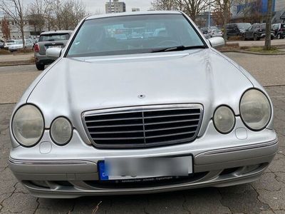 gebraucht Mercedes E240 210