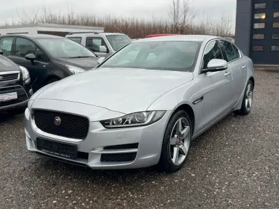 Gebraucht Jaguar XE Prestige 179 PS (131 kW) 2017 Silber Limousine