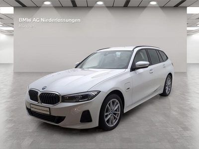 Gebraucht BMW 330e Sport Line 292 PS (214 kW) 2022 Weiß Kombi