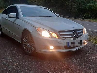 Weiß Gebraucht 2011 Mercedes E220 Coupé | 10.000 € (Fairer Preis)