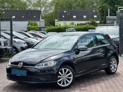 Gebraucht VW Golf VII Trendline 110 PS (80 kW) 2018 Deep black Limousine