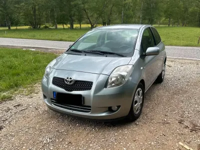 Gebraucht Toyota Yaris 90 PS (66 kW) 2006 Grau Kleinwagen