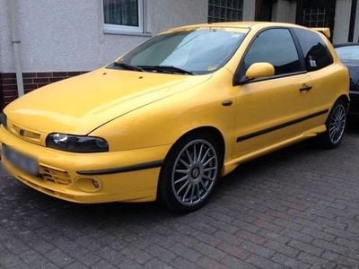 Second-hand Fiat Bravo 198 CP (145 kW) 1999 Galben Hatchback
