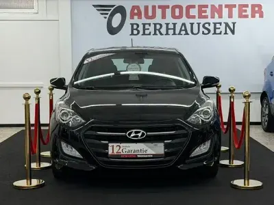 Gebraucht Hyundai i30 YES! 135 PS (99 kW) 2015 Schwarz Limousine