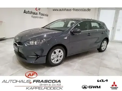 Używany Kia Ceed Vision 99 KM (72 kW) 2024 Czarny Hatchback