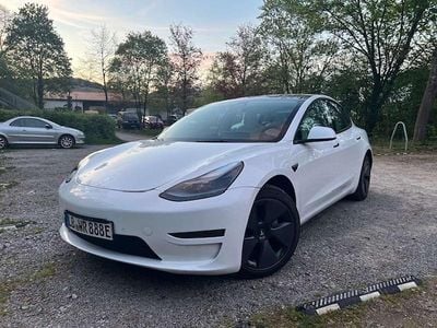 Begagnad Tesla Model 3 366 kW (498 HK) 2022 Vit Sedan