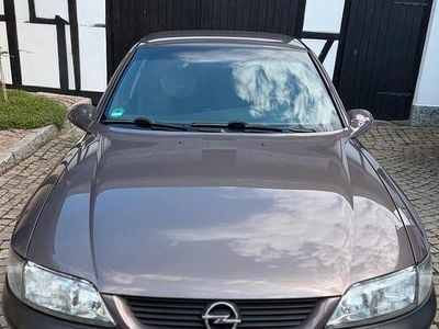 Usata Opel Vectra 101 CV (74 kW) 1998 Andere farben Berlina