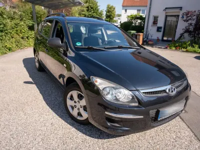 Gebraucht Hyundai i30 Edition+ 116 PS (85 kW) 2010 Schwarz Kombi