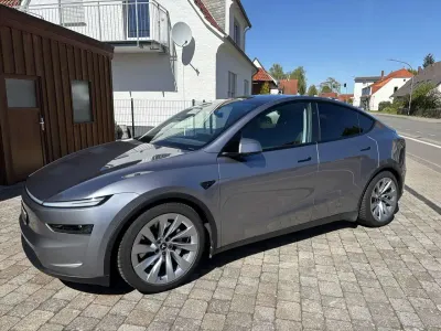 Used Tesla Model Y 378 kW (514 HP) 2025 Silver SUV