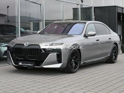 Gebraucht BMW 750e M Sport 489 PS (359 kW) 2023 Oxidgrau ii metallic Limousine