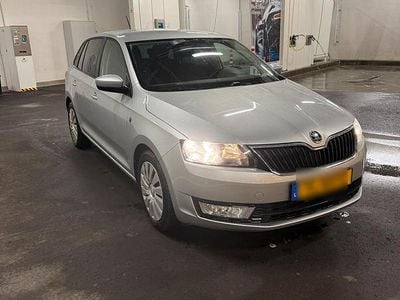 Grau Gebraucht 2014 Skoda Rapid Kleinwagen | 6.800 €