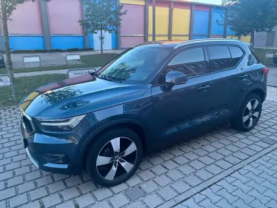 Gebraucht Volvo XC40 Momentum 163 PS (119 kW) 2022 Blau SUV