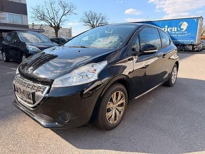 Gebraucht Peugeot 208 82 PS (60 kW) 2015 Schwarz Kleinwagen