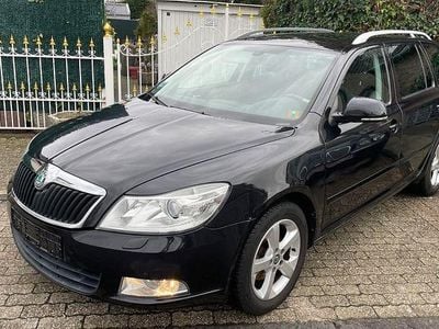 Schwarz Gebraucht 2011 Skoda Octavia Elegance Kombi | 1.650 € (Guter Preis)
