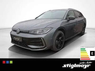 Neu VW Passat R-line 150 PS (110 kW) 2025 Diabasgrau metallic Kombi