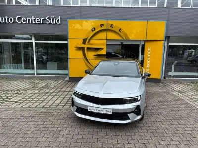 Gebraucht Opel Astra 131 PS (96 kW) 2024 Silber/dach schwarz Kleinwagen