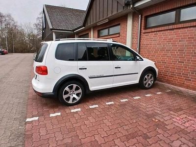 Second-hand VW Touran Cross 170 CP (125 kW) 2013 Alb Monovolum