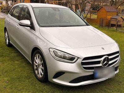 Usata Mercedes B180 136 CV (100 kW) 2019 Argento Monovolume