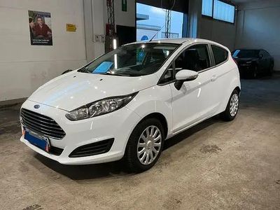Second-hand Ford Fiesta Trend 60 CP (44 kW) 2013 Alb Berlinǎ