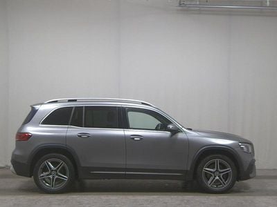 Grau Gebraucht 2021 Mercedes GLB200 AMG line SUV | 21.450 € (Fairer Preis)