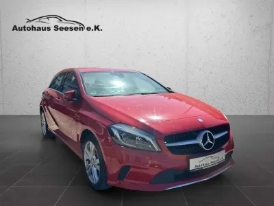 Gebraucht Mercedes A180 109 PS (80 kW) 2016 Rot Limousine