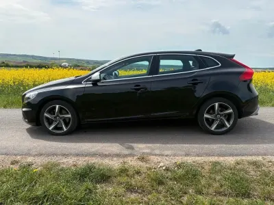 Gebraucht Volvo V40 Summum 190 PS (139 kW) 2015 Schwarz Limousine