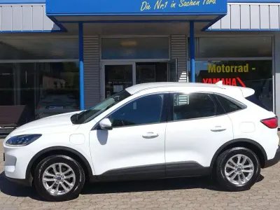 Gebraucht Ford Kuga Titanium 152 PS (111 kW) 2022 Frostweiß SUV