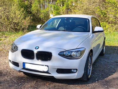 Usata BMW 114 102 CV (75 kW) 2013 Bianco Utilitaria