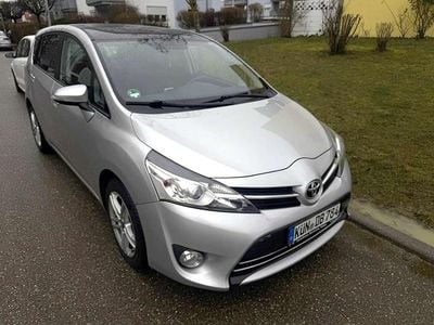 Gebraucht Toyota Verso Skyview Edition 111 PS (81 kW) 2014 Silber Van / Kleinbus