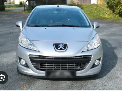 Gebraucht Peugeot 207 90 PS (66 kW) 2011 Silber Kleinwagen