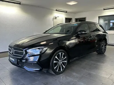 Gebraucht Mercedes E300 Avantgarde 194 PS (142 kW) 2021 Schwarz Limousine
