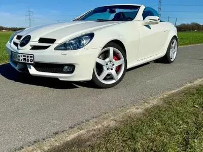 Gebraucht Mercedes SLK200 AMG 184 PS (135 kW) 2010 Weiß Cabrio