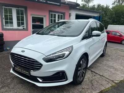 Używany Ford S-MAX Titanium 190 KM (139 kW) 2022 Biały Minivan