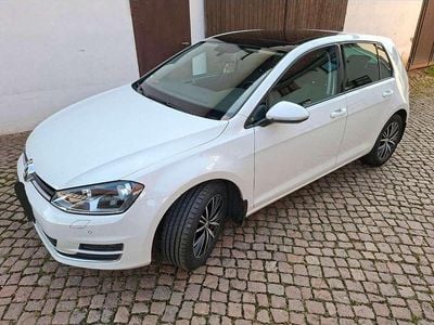 Weiß Gebraucht 2016 VW Golf VII Allstar Limousine | 11.000 € (Etwas zu teuer)