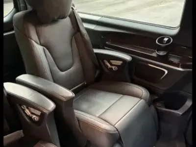 Gebraucht Mercedes V300 239 PS (175 kW) 2020 Weiß Van / Kleinbus
