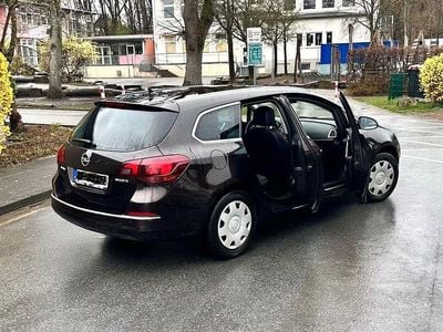 Gebraucht Opel Astra 110 PS (80 kW) 2014 Braun Kombi